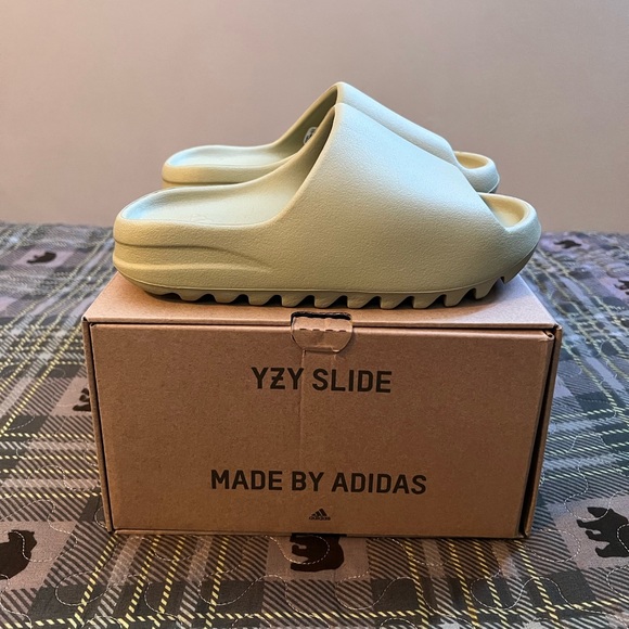 Yeezy slides ‘Resin’ 2022 - Picture 5 of 9